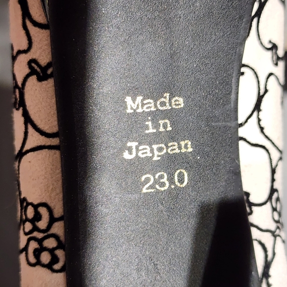 KELLO KITTY White Suede w/Apple & Kitty Head Pattern Platform Heels, size 6 - Picture 7 of 9